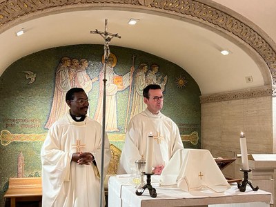 Célébration de la messe sous la basilique Saint Pierre de Rome