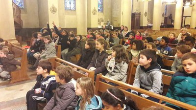 Imposition des cendres aux enfants du catéchisme pour l'entrée en Carême 