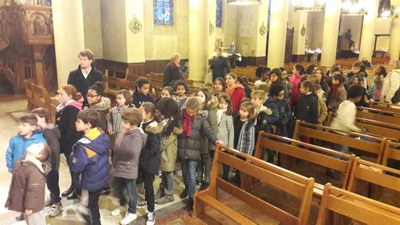 Imposition des cendres aux enfants du catéchisme pour l'entrée en Carême 