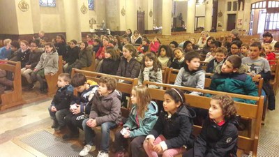 Imposition des cendres aux enfants du catéchisme pour l'entrée en Carême 