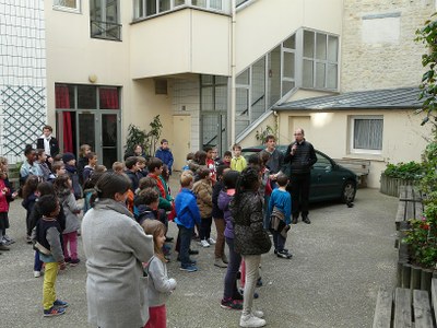 Oeuf de Pâques de 8 kg offert aux enfants du catéchisme