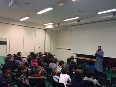 Témoignage de soeur Heloise de la communauté de l'Agneau aux enfants du catéchisme et de l'aumônier