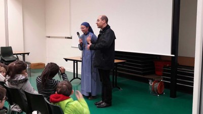 Témoignage de soeur Heloise de la communauté de l'Agneau aux enfants du catéchisme et de l'aumônier