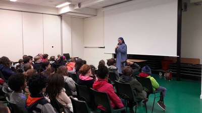 Témoignage de soeur Heloise de la communauté de l'Agneau aux enfants du catéchisme et de l'aumônier