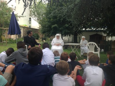 Jeunes servants chez les petites soeurs des pauvres