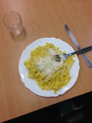 Film et pasta pesto à l'aumônerie avec les seconds cycle