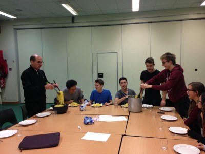 Film et pasta pesto à l'aumônerie avec les seconds cycle