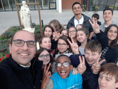 Service du dîner chez les Petites Soeurs des Pauvres