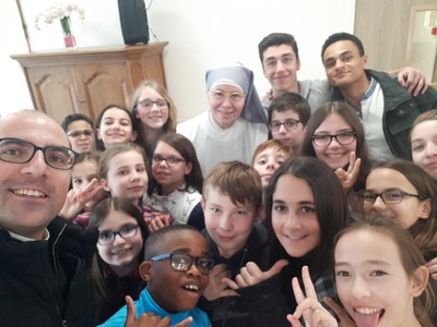 Service du dîner chez les Petites Soeurs des Pauvres