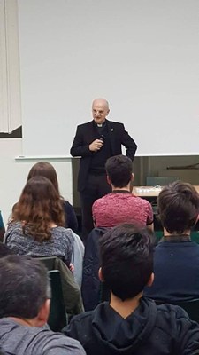 Les deux exorcistes du Diocese viennent parler aux jeunes de la 5ème au second cycle...