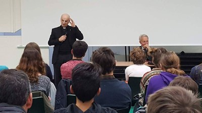 Les deux exorcistes du Diocese viennent parler aux jeunes de la 5ème au second cycle...