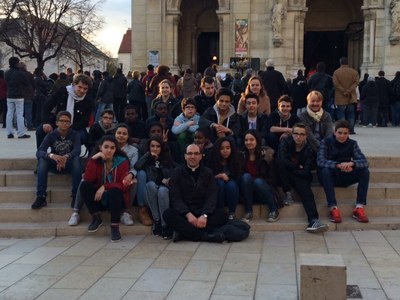 Ostension de la tunique du Christ à Argenteuil avec les seconds cycle de l'Aumônerie