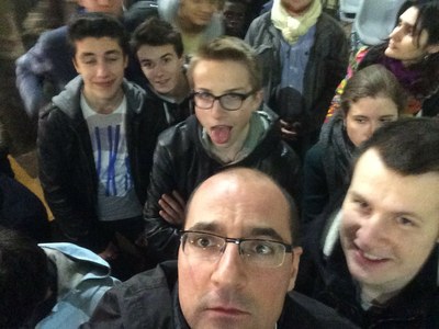 Ostension de la tunique du Christ à Argenteuil avec les seconds cycle de l'Aumônerie