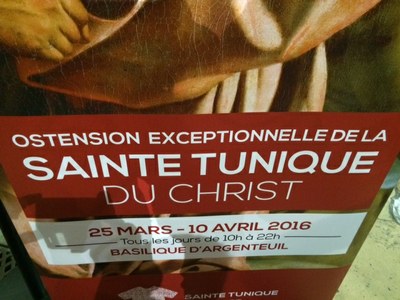 Ostension de la tunique du Christ à Argenteuil avec les seconds cycle de l'Aumônerie